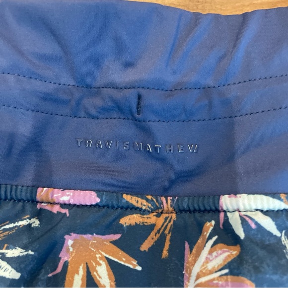 Travis Mathew Women's Mini Skirt with Leaf Print - Picture 3 of 6
